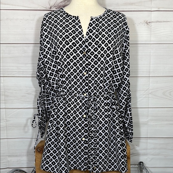 Jones New York Tops - NWT Jones New York Black and White Geometric Tunic Top Size XL